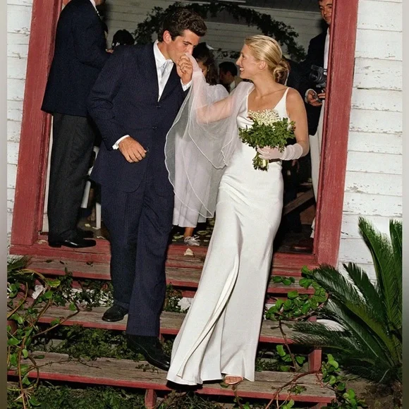 Lulus Women’s Satin Backless Gown in Bridal White Sz S - Picture 12 of 13